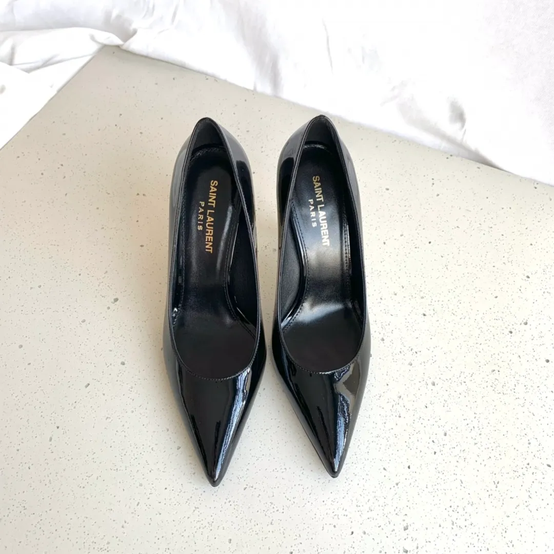 👟👟Ex-factory price 560👟👟 Women's shoes, women's clothing SAINT LAUREN*Yves Saint Laurent YSL poplar forest classic letter heel high-heeled shoes Only YSL understands women's hearts best and will not accept refutation🙅‍♂️Super invincible feminine artifact, a must-have for women (✅Z product full body customization, own molded toe hardware, perfect consistency) ⚠️Compare the differences between pictures and goods on the market Haha Upper: Customized imported cotton silk weaving/imported calf patent leather Lining: Imported sheep leather Sole: Imported genuine leather outsole Thickness: 9cm Color: black paint with gold, black leather with black Size: 35-39 (full set of packaging)